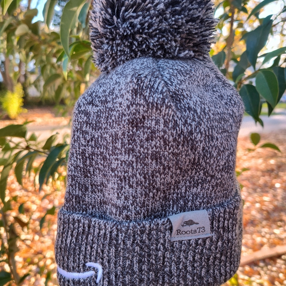 ROOTS 73 GRAY POM POM BEANIE TOBOGGAN UNISEX NWOT